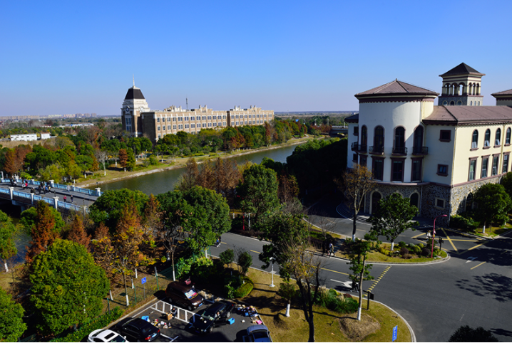 上海外国语大学贤达经济人文学院